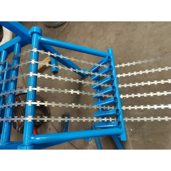 Concertina Razor Barbed Wire Machine / Blade Wire Making Machine
