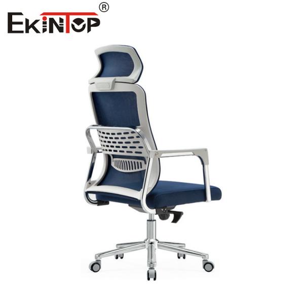 Офисный стул с высокой спинной сеткой с подлокотниками и регулируемой высотой