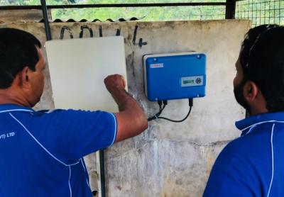 3HP 2.2KW Single Phase Solar Pump Inverter 150-400Vdc MPPT Range JNP2K2LS