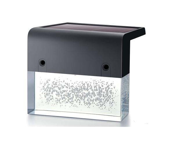 O quadrado que a etapa solar ilumina a plataforma solar exterior ilumina o branco morno para a associação dos trilhos do pátio