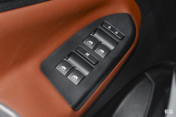 Practical 7 Seater Petrol Cars Daily Use 7 Seats SUV 5 Gear Manual Shift