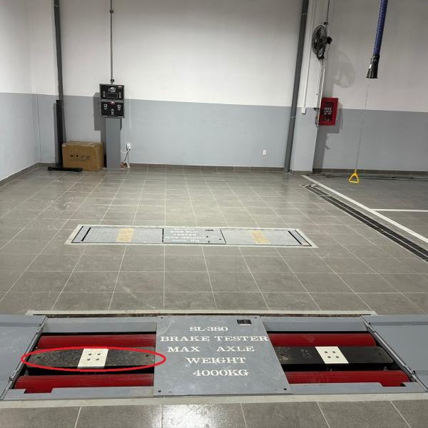 AA4C Линия испытаний транспортного средства с двойной боковой проскальзывающей роликовой тормозной линией испытатель нагрузки на ось с подъемным воздушным подушкой для автомобиля 4000 кг