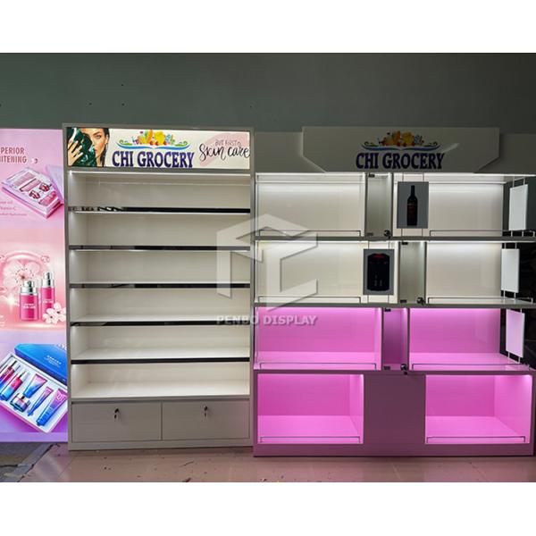 Почищенные щеткой косметики магазина MDF Skincare показывают Showcaes Spay покрашенный