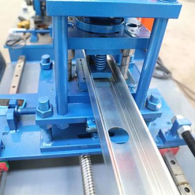 petit pain de encadrement en acier galvanisé de mesure légère formant la machine avec le moteur servo