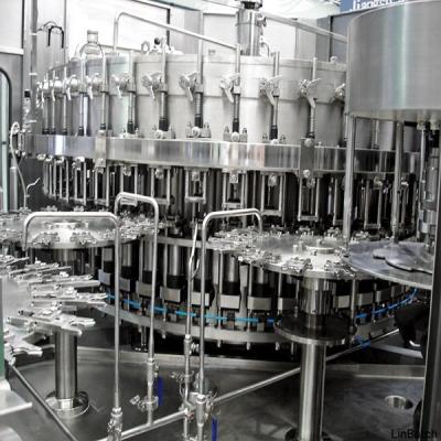 Máquina de engarrafamento de 500 ml de gás carbonizado 24000BPH personalizada para o comércio EXW