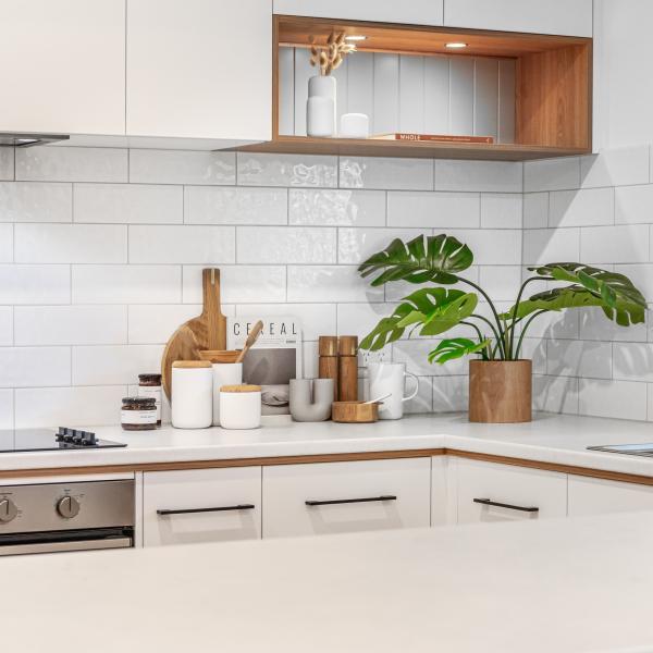 U Shape Matte White Lacquer Pullout Drawer Kitchen Cabinet With Island And Handle