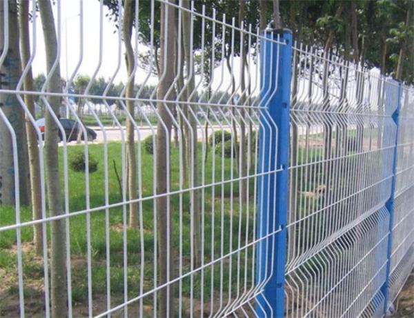 Painéis soldados 1.8m da cerca de fio do campo de esportes