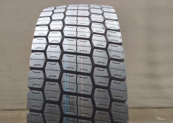 Block Pattern 12R22.5 Commercial Truck Tires , Wide Truck Tires 22 Inch Rim Dia
