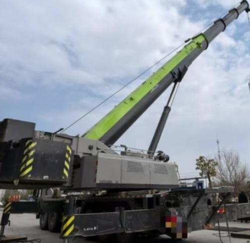 Modelo ZTC1300V863 Zoomlion Grúa Móvil Chasis Todoterreno Sección Base 15.2m