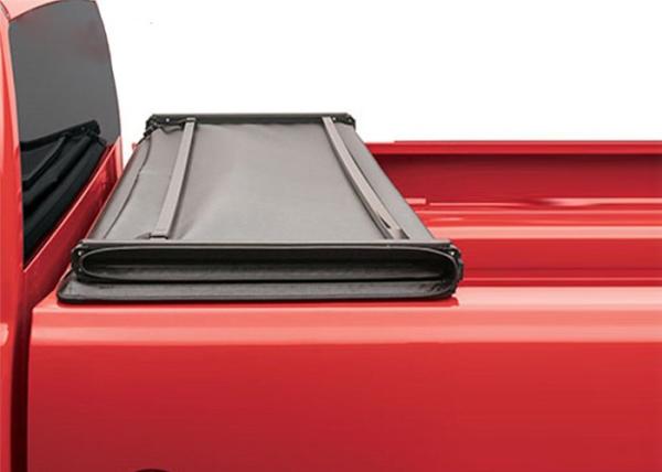 Pro rolo de Tonno - acima da tampa de cama do Tonneau para recolhimentos