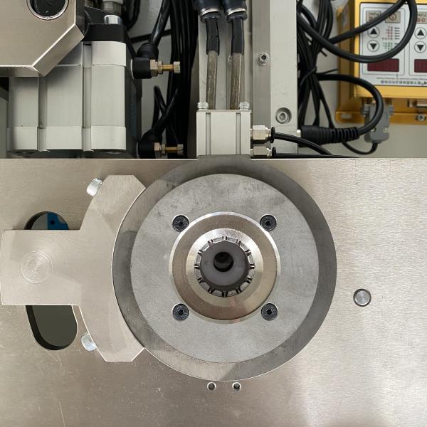 Machine d'assemblage personnalisée de la base de l'ampoule 50 Hz - 60 Hz Machine de rivage automatique pour la base E27 E14 B22