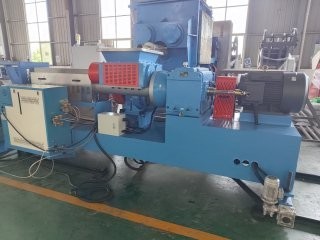 Damping Sheets Production Equipment with 45KW Main Motor φ120mm Screw Diameter and 38CrMoALA Nitriding Treatment for Automotive Damping Panels