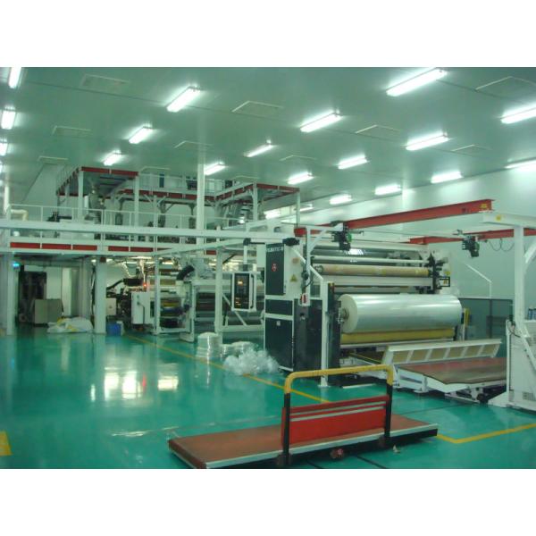 Упаковка еды азота заполняя кладет хрустящую фольгу в мешки картофеля фри 100g алюминиевую стоит вверх мешок