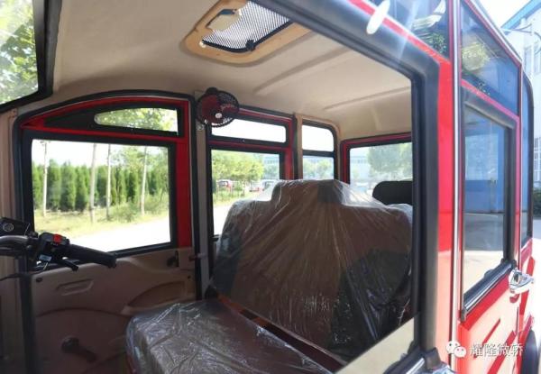 Gasoline 130cc 2.9m*1.2m*1.7m Cabin Enclosed Tricycle