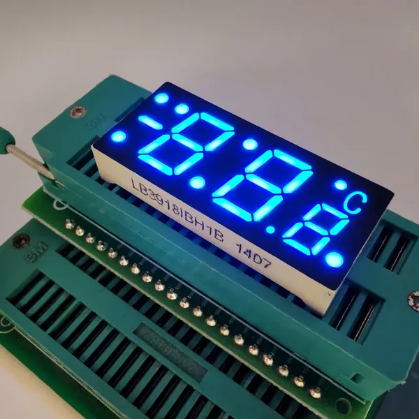 Ultra-Bright Blue 7-Segment Display for Temperature Measurement