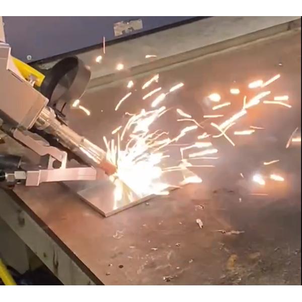 Máquina de soldadura con láser de un solo motor de 2000W de fibra portátil con doble vía de alimentación de alambre al mismo tiempo