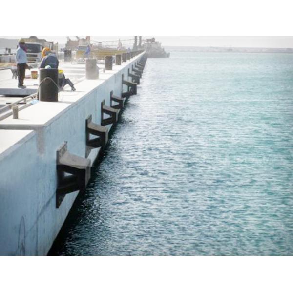 Extruded Rubber Dock Fenders Bumper V Shaped 8 Mpa Tensile Strength