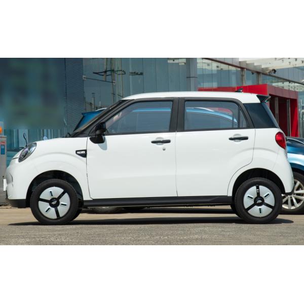 Electric Mini Lingbox Car EV 4 Seaters 205KM Endurance Driving Rangers