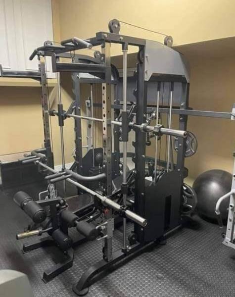 Gymnastique commercial Cable Crossover Machine Multifonctionnelle Smith Machine Bodybuilding Épaule en arrière entraînements concentrés Exercice thoracique