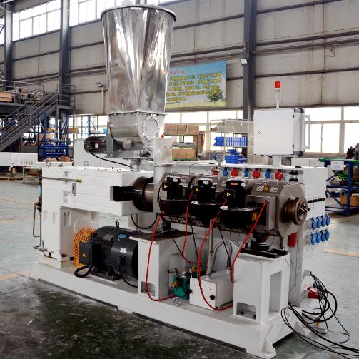 Shenzhen HYPET 65/132 dans 37kw moteur PVC machine d'extrusion extrudeuse à double vis conique