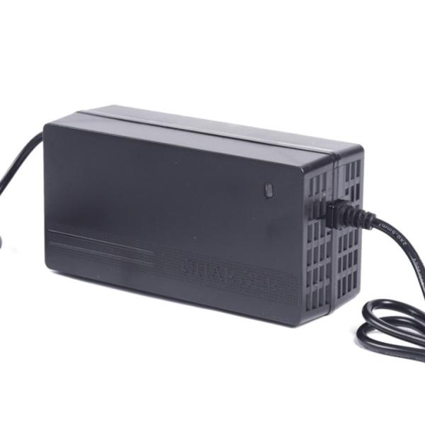 83.95v 84v 87.6v 88.2v 83.95v PC Fireproof Material 72V 7A 8A Trickle Battery Charger