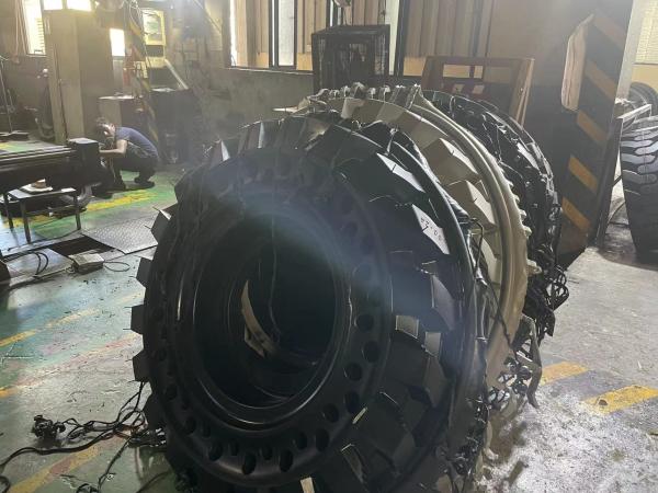 Plate Clearance 250-500mm Hydraulic Solid Tyre Press Machine for Precise Tire Molding