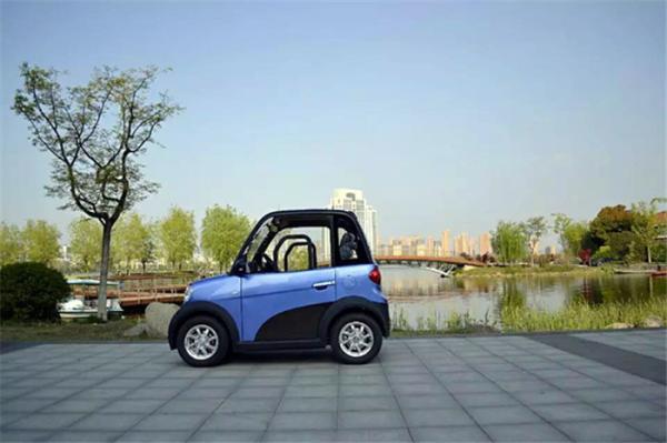 Morden Style Comfort Pure Electric City Car , Long Range Electric Powered Cars