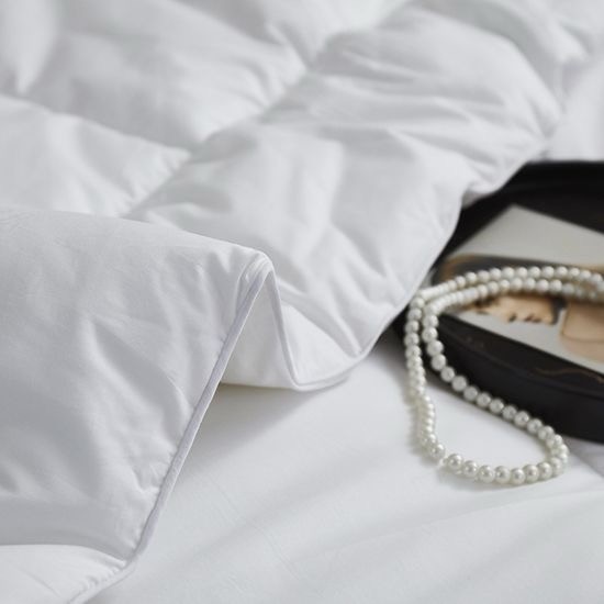 Fashion Style Luxury White Fabric Down Quilt OEM / ODM Available