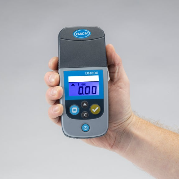 HACH DR300 LPV445.97.40110 Portable Colorimeter for Residual Chlorine, Total