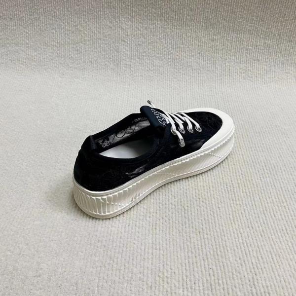 Women fashion fisherman shoes with breathable meth surface