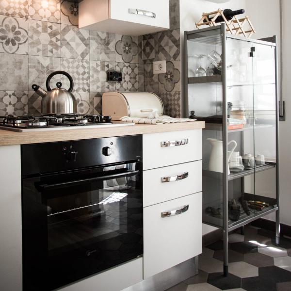 Apartment Used Modern White Cupboard Ghana Kitchen Cabinet Designs For Small Kitchens