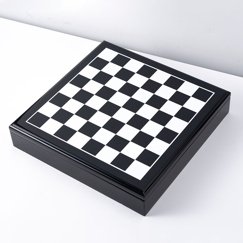 Luxury Zinc Alloy Metal Chess Set with 30*30*6cm Size for International Chess Game