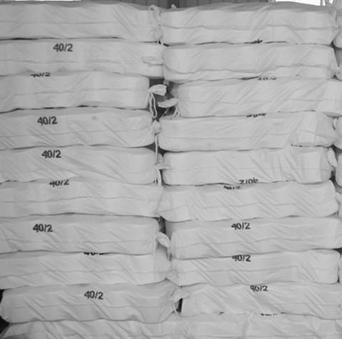 Fils de polyester teints 40/2, 40/3 100% de fils de couture à l'anneau