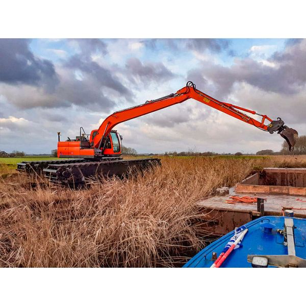 4000mm Maximum Excavation Height Amphibious Excavator with 750mm Track Shoe Width and 4.2m Digging Arm