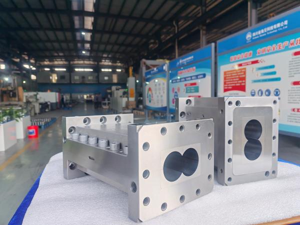 Corps de la machine d'extrusion à vis jumelées en plastique avec système de refroidissement, corps ouvert