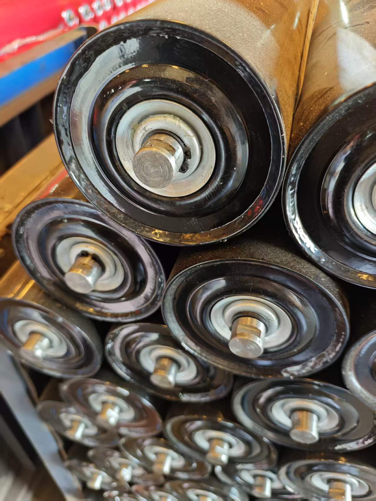Rubber Covered Conveyor Roller and Impact Idler with Bolt-on Mounting and 1 Year Warranty for Belt Conveyor Systems