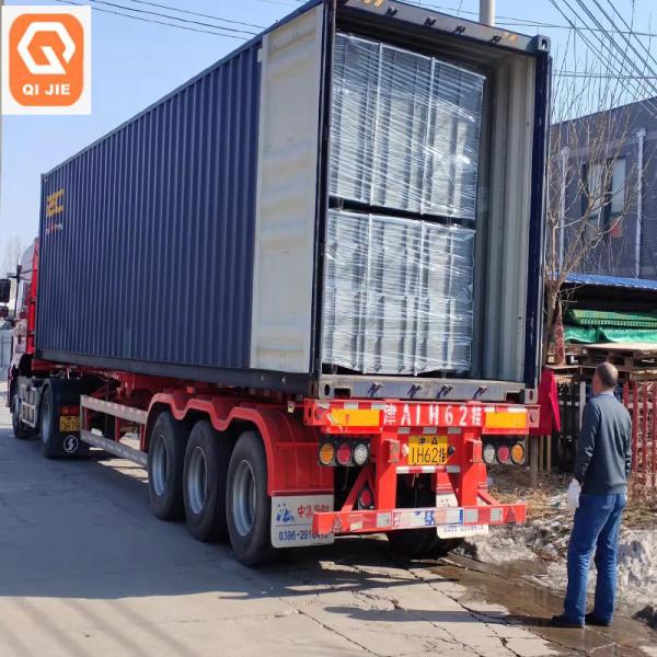 Сваренный металлом изогнутый декоративный дом загородки сада панели 3Д на открытом воздухе