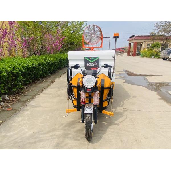 Chariot d'arrosage environnemental personnalisé Moteur tricycle camion à pulvérisation d'eau tricycle tracteur réservoir d'eau avec énergie électrique pure