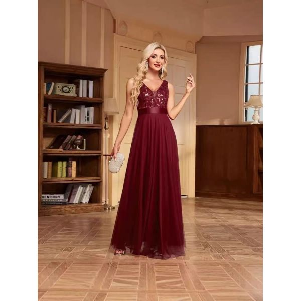 Elegant Embroidered Tulle Evening Gown – Sleeveless Long Dress with V-neckline for Weddings & Proms