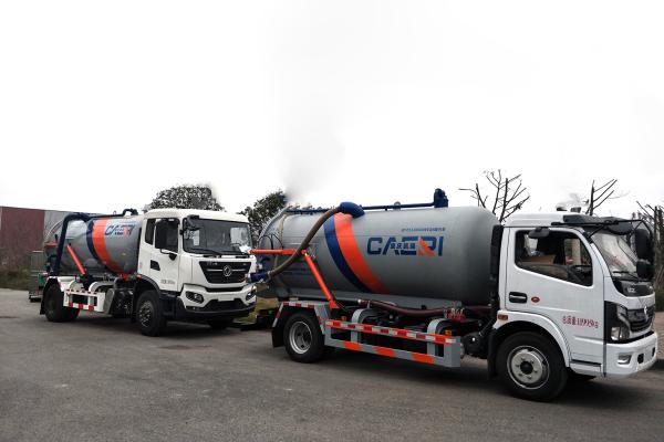 Massa total 18000 kg camião de carga pesado EQ1125SJ8CDC Modelo de chassi Veículo de sucção de esgoto