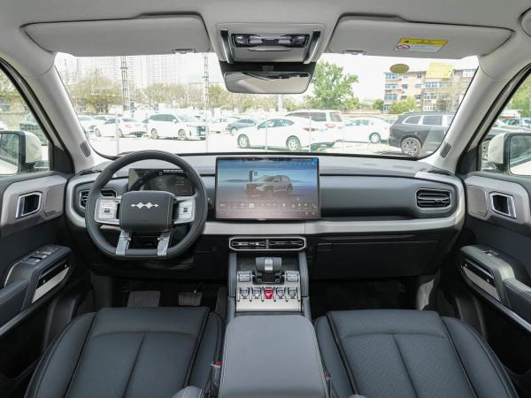 Coches usados populares SUV eléctrico con 4605*1900*1930 Tamaño 310 kW Potencia máxima y 510 N*m Torque