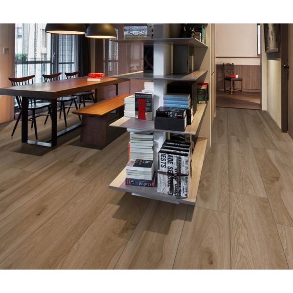 Los materiales de construcción de las placas de porcelana de madera de color marrón no resbaladizo de 250x1500 mm de grado AAA