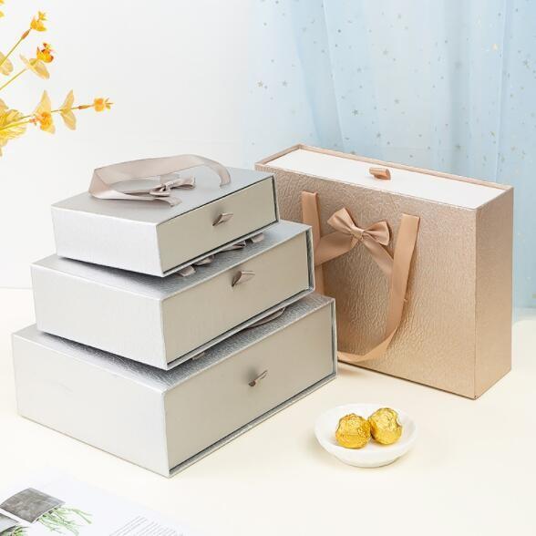 CMYK Printing Cardboard Gift Bag Matte Glossy Surface With Drawer Box Bow