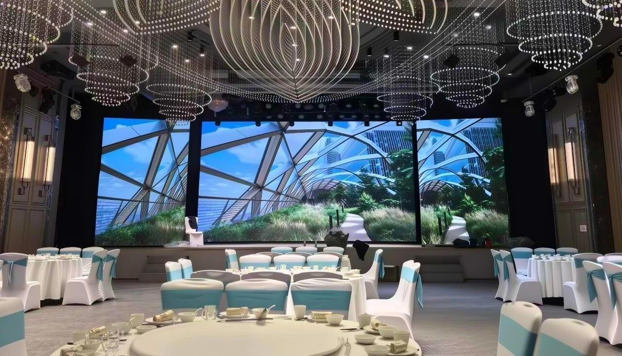 Smart Indoor P2.5 LED Display Screen 16 Bit Grayscale High Contrast Clear Image Detail