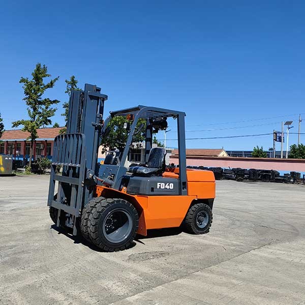 4000kgs Diesel Lift Truck 3 Stage Full Free Lift 4.5m Mast Counter Balance