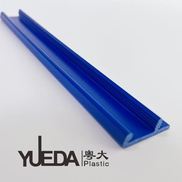 Tailored PVC Plastic Profiles Plastic Clamp Strip Flame Resistance Color Adjustable