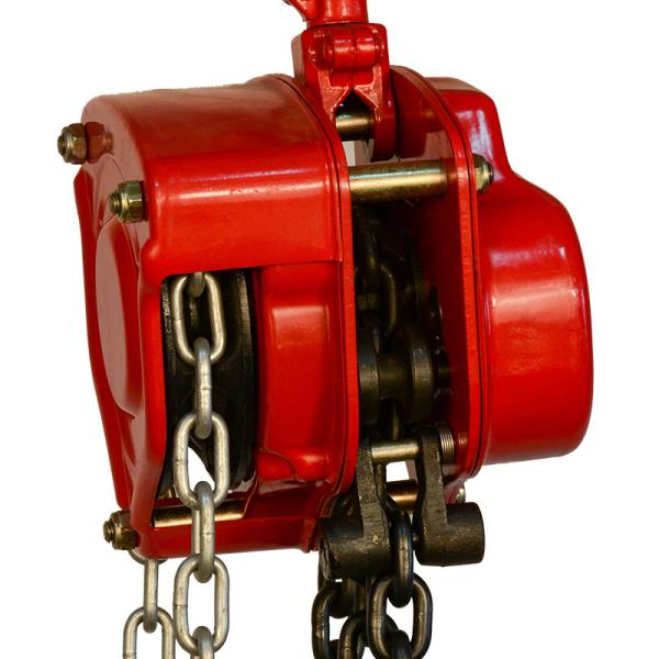Braking System The double pawls braking system ensures secure load control and performance during lifting operations