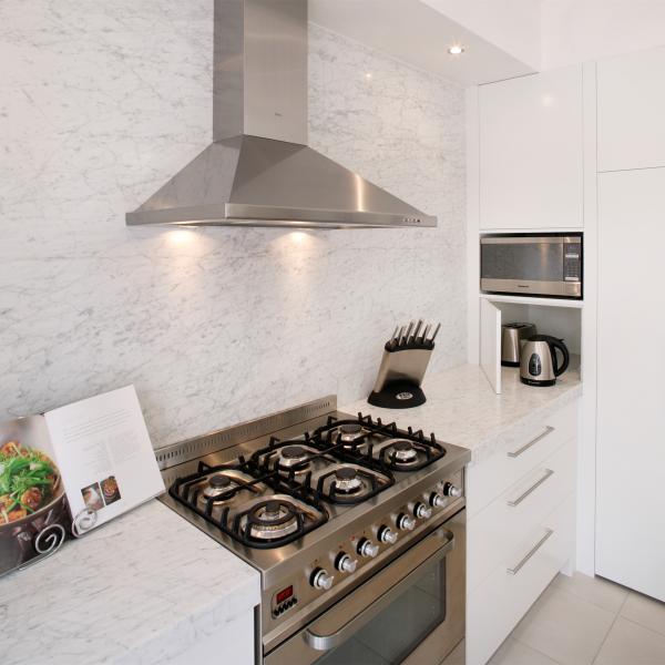 Ready To Assemble Simple Designs Matte White Plain Lacquer Kitchen Cabinet Cheap Modern Kitchen Cabinets