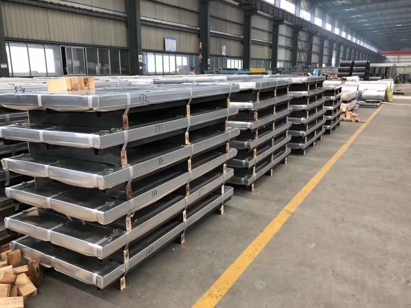 PPGL AZ150 Трапецодиальные стальные плитки PVDF Шервин-Уильямс 40-летняя гарантия Крыша жилого здания PPGI Z180
