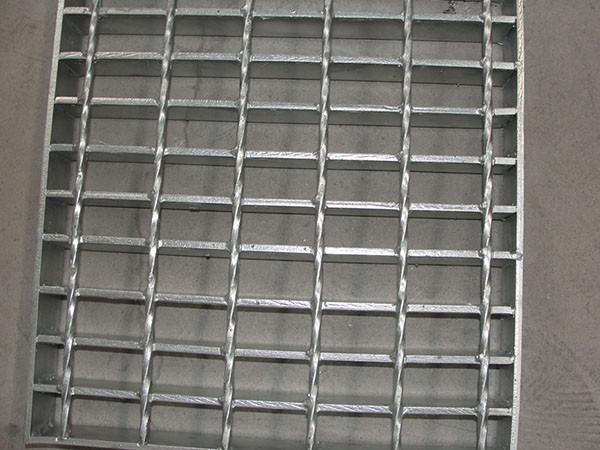 Hot Dip Galvanized Steel Grating 32x4mm 30x100mm Drainage Galvanized Bar Grating